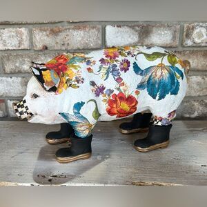 Fancy Farmhouse Pig